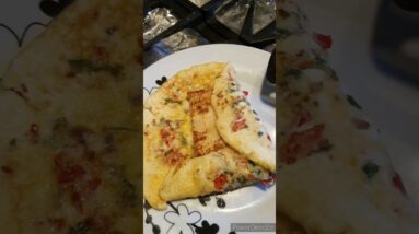 Best omelette wrap. #foodshorts #foodie #shorts #viralshorts #shinewithshorts