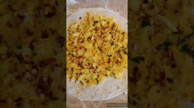 Sunday breakfast recipe aloo ka paratha #foodshorts #foodie #shorts #viralshorts #shinewithshorts