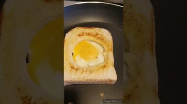 Quick breakfast 🐣 #foodshorts #foodie #viralshort #ytshorts #shinewithshort #breakfast